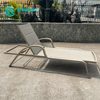 Elegant Outdoor Sun Lounger Aluminum Frame Chaise Lounge Chair Poolside Sunbed Na May Armrest Design Para sa Hotel Resort Patio