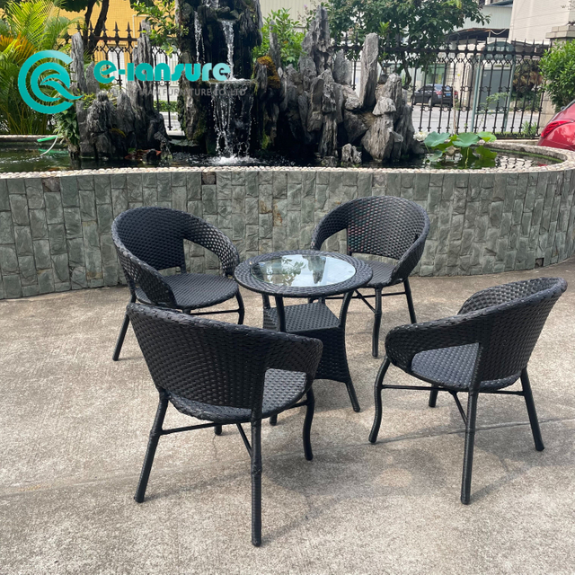 โมเดิร์นเฟอร์นิเจอร์รับประทานอาหารกลางแจ้งชุดรับประทานอาหารหวายเก้าอี้รับประทานอาหารกรอบอลูมิเนียมทนทานและโต๊ะกลมสำหรับลานบ้านสวน
