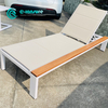 Lettino prendisole in alluminio per mobili da giardino per esterni in stile semplice con lettino prendisole in legno di teak a bordo piscina in tessuto Textilene per cortile