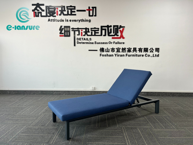 Velkoobchod tov&aacute;rny Modern&iacute; křeslo na opalov&aacute;n&iacute; s hlin&iacute;kov&yacute;m r&aacute;mem L&aacute;tka do každ&eacute;ho počas&iacute; Zahradn&iacute; leh&aacute;tko lenoška Leh&aacute;tko k baz&eacute;nu