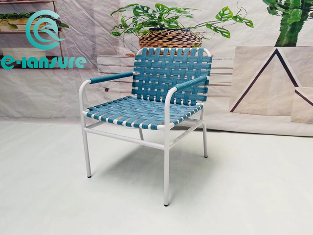 Komplet Tavoline Kafeje Kopshti Moderne me shitje t&euml; nxeht&euml; Karrige me litar blu me tavolin&euml; kafeje t&euml; bardh&euml; p&euml;r hotel dhe sht&euml;pi