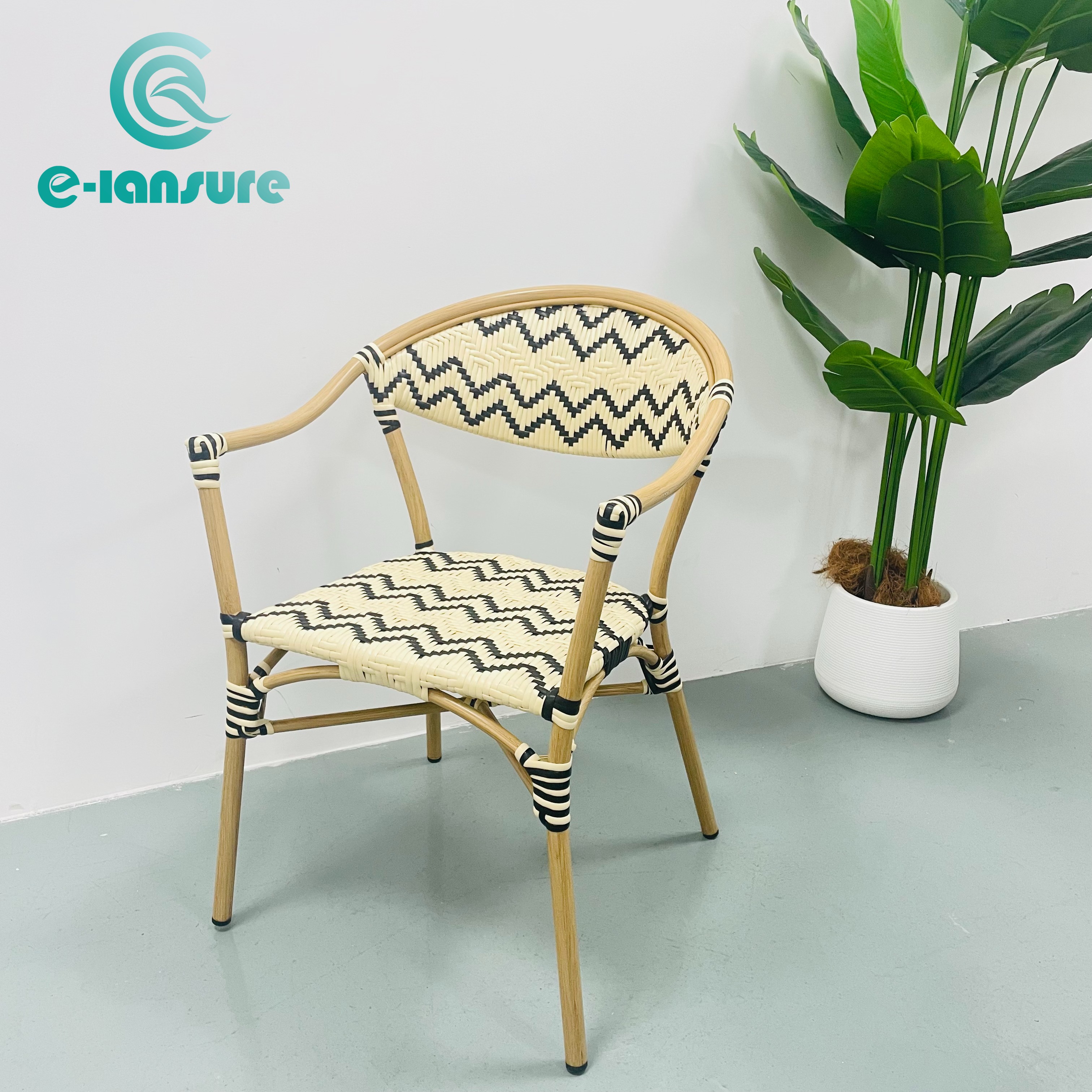 Minimalis Outdoor Furniture Aluminium Frame Rattan Chair untuk Restoran Courtyard