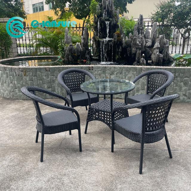 مصنع الجملة أثاث تناول الطعام في الهواء الطلق حديقة الألومنيوم الإطار الطعام كرسي مع طاولة الروطان 4 + 1 مجموعة الطعام لفناء الفندق