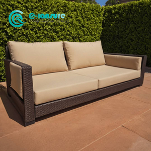 Fabrika Doğrudan Dış Mekan Mobilya Bah&ccedil;e Kanepe Minderi Ve &Ouml;rt&uuml; Veranda Mobilya Kullanımı İ&ccedil;in Hava Koşullarına Dayanıklı Kumaş Yastık Yastık