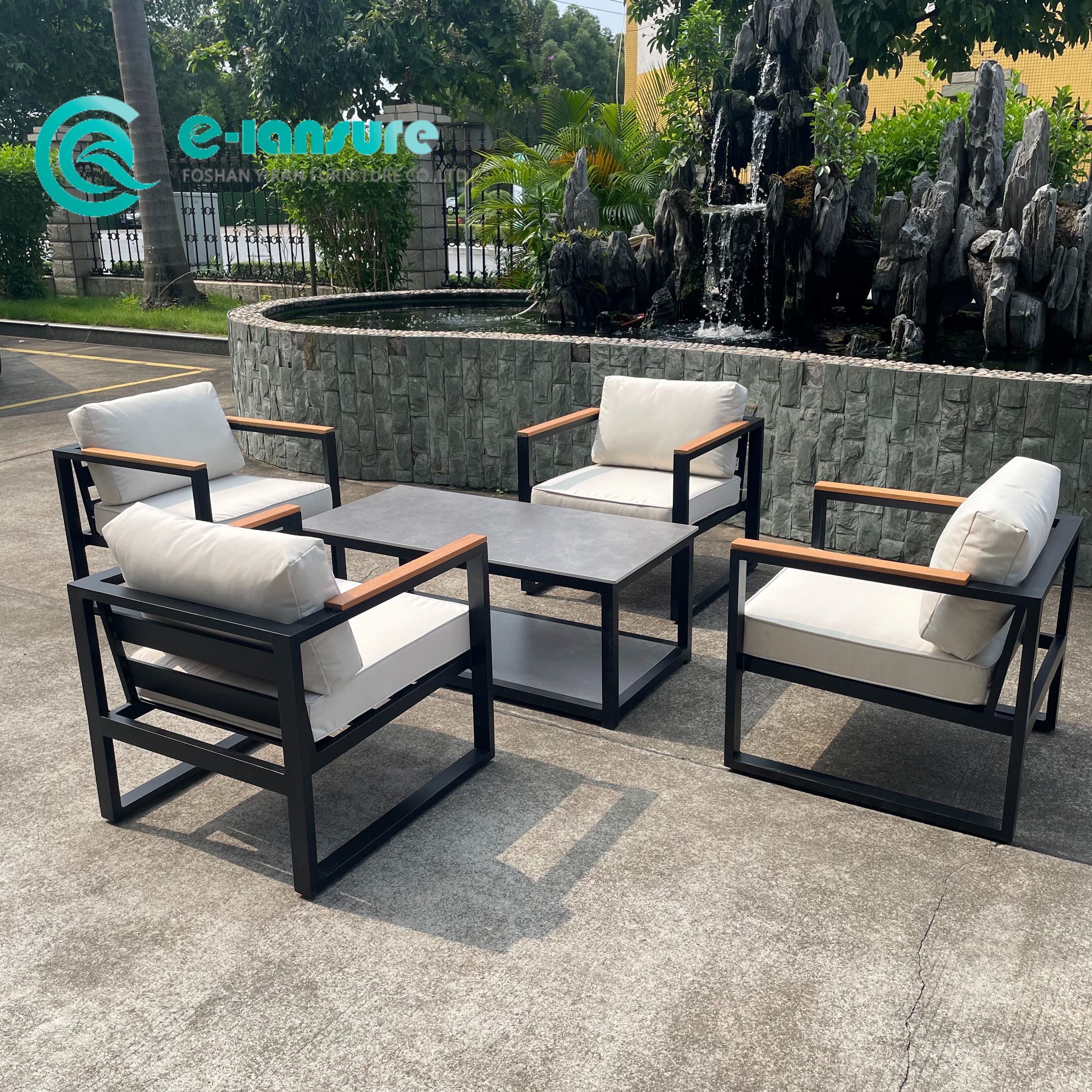 Divano moderno di fabbrica Divano con struttura in alluminio di qualit&agrave; con braccioli in legno Set di divani da patio per cortile giardino domestico