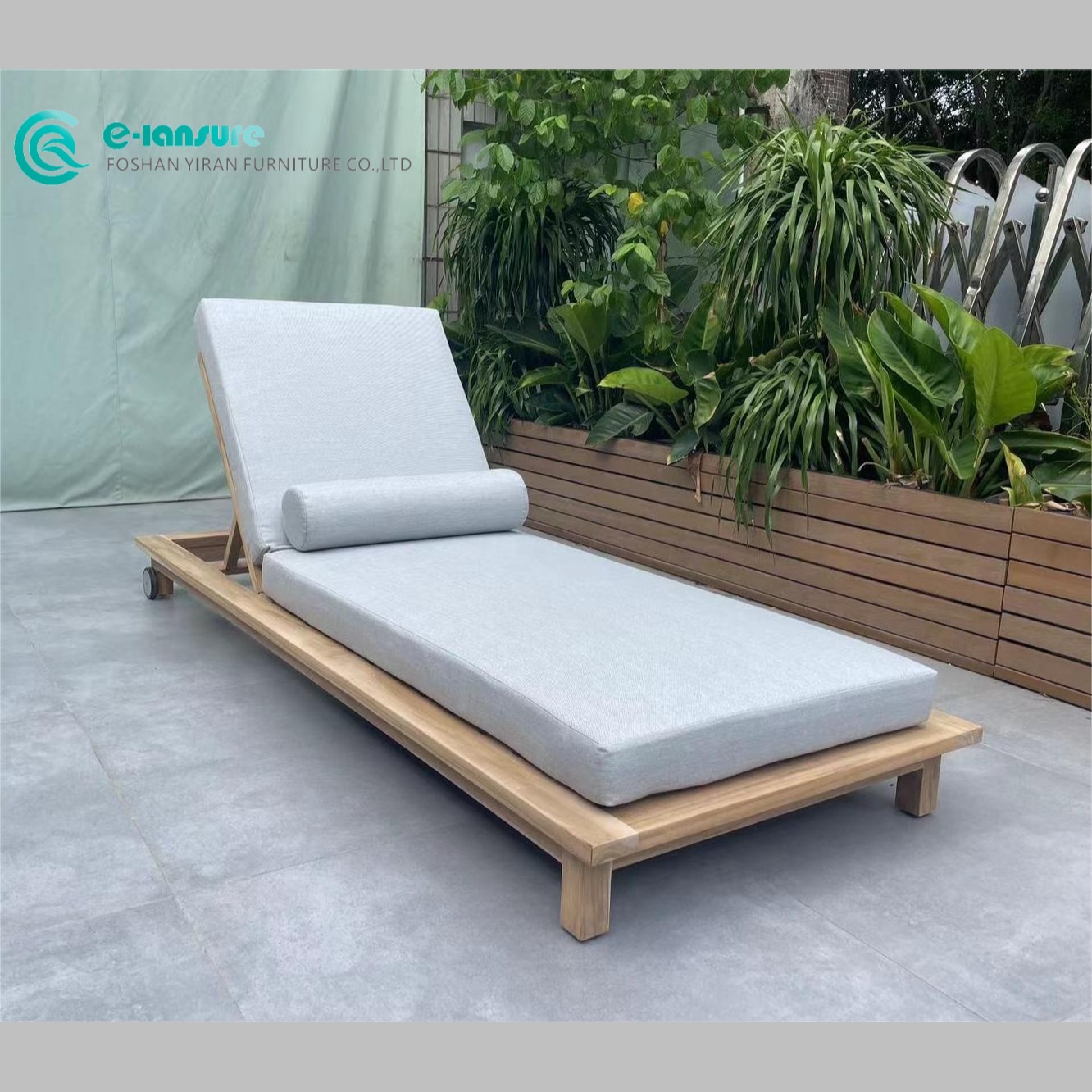 Phong c&aacute;ch đơn giản Nội thất s&acirc;n vườn ngo&agrave;i trời Khung gỗ tếch Sun Lounger Gỗ nguy&ecirc;n khối Giường phơi nắng S&acirc;n hi&ecirc;n Ghế d&agrave;i b&ecirc;n hồ bơi cho biệt thự nghỉ dưỡng