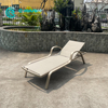 Elegant Outdoor Sun Lounger Aluminum Frame Chaise Lounge Chair Poolside Sunbed Na May Armrest Design Para sa Hotel Resort Patio