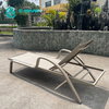 Elegant Outdoor Sun Lounger Aluminum Frame Chaise Lounge Chair Poolside Sunbed Na May Armrest Design Para sa Hotel Resort Patio