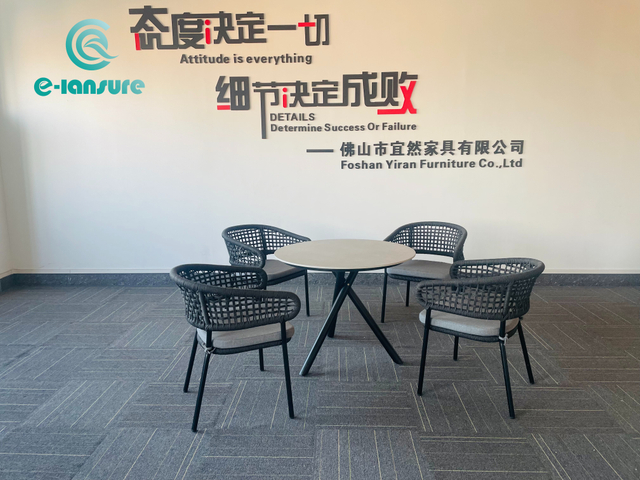 اسٹائلش گارڈن ڈائننگ فرنیچر ایلومینیم فریم رسی ڈائننگ کرسی کے ساتھ گول میز سیٹ آؤٹ ڈور ریستوراں کے لیے