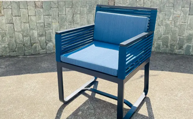 Skep die perfekte buite-eetarea: aluminium en tou eetkamerstoele vir jou patio of binnehof