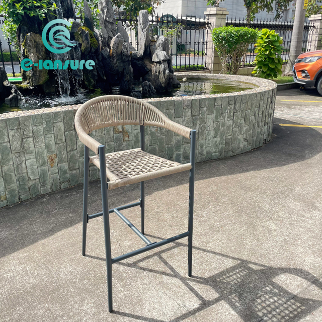 آنگن کے لیے ونٹیج اسٹائلش آؤٹ ڈور فرنیچر گارڈن ہائی بیکریسٹ بار کرسیاں