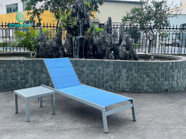 Sezlong modern pentru petrecere a timpului liber, Textilene, cadru din aluminiu, pentru l&acirc;ngă piscină