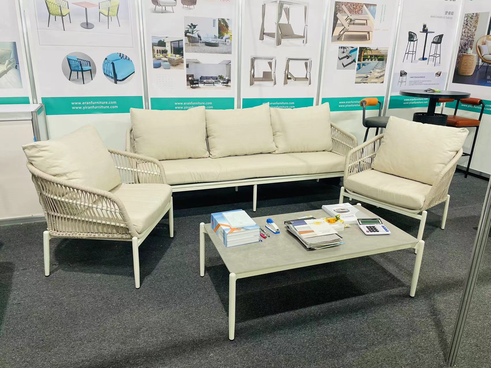 I mobili Yiran brillano al China Homelife Show di Los Angeles e in Messico con una splendida collezione per esterni
