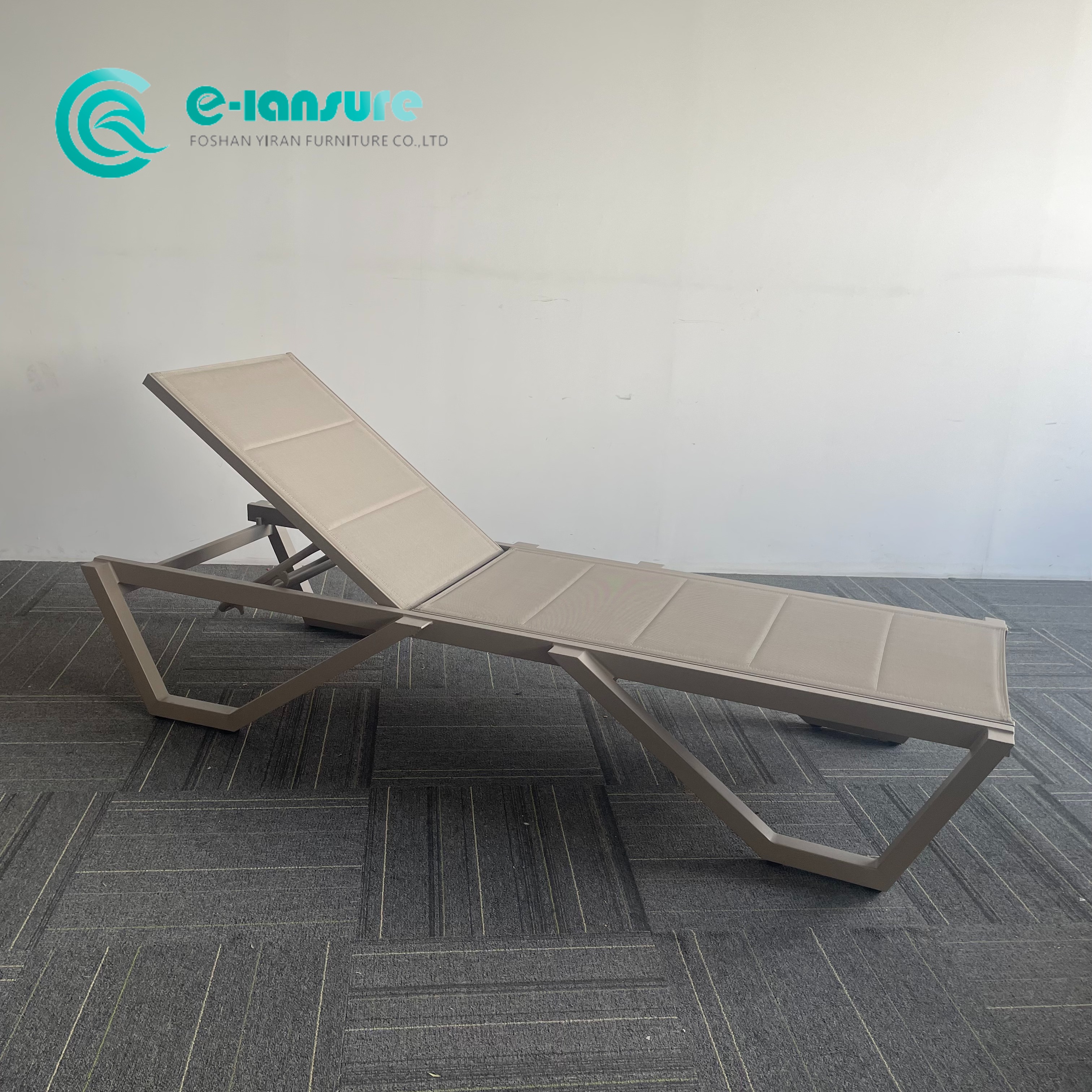 Minimalist Outdoor Furniture Powder Coated Aluminum Frame Chaise Lounge Chair Poolside Sun Lounger Weatherproof Sunbed Para sa Hotel Patio