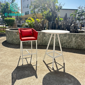 Chaise de bar &eacute;l&eacute;gante avec cadre en aluminium, tabouret de bar rouge en corde tiss&eacute;e pour restaurant en plein air
