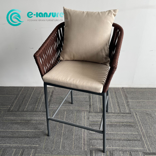 Aiabaarim&ouml;&ouml;bel Alumiiniumist raamiga baaritool Pruun k&ouml;is k&otilde;rge baaritool iga ilmaga padjaga koduhotelli sisehoovi jaoks