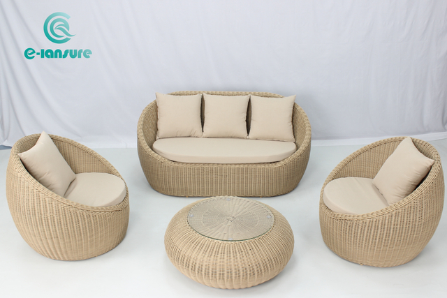 Үй бақшасына арналған минималистік сыртқы жиһаз Алюминий жақтауы демалыс үшін ротан диван және кофе үстелі жиынтығы