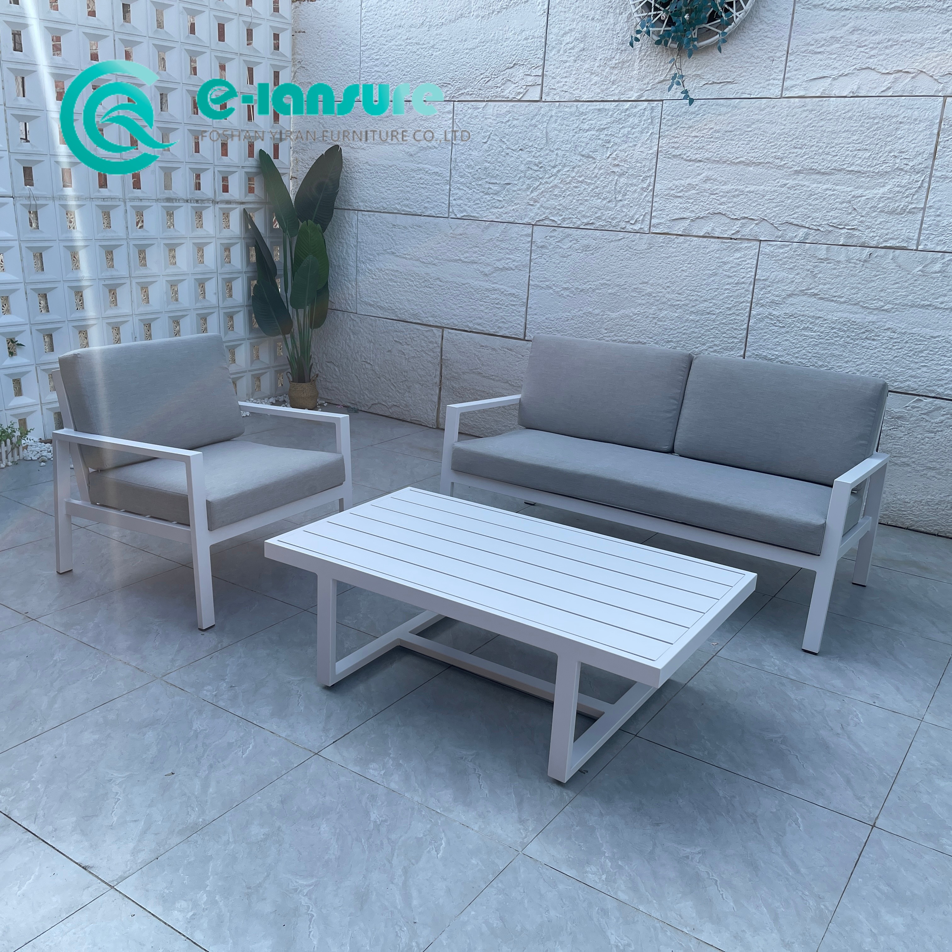 Nordic Style Panlabas na Sofa Furniture Aluminum Frame Sofa Chair na may Coffee Table Set Lahat ng Weather Garden Sofa Set para sa Home Villa Courtyard