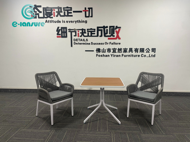 Moodne ja minimalistlik v&auml;lirestorani m&ouml;&ouml;bel Aed 2+1 S&ouml;&ouml;gikomplekt K&ouml;iega s&ouml;&ouml;gitool ruudukujulise vineerist lauaga