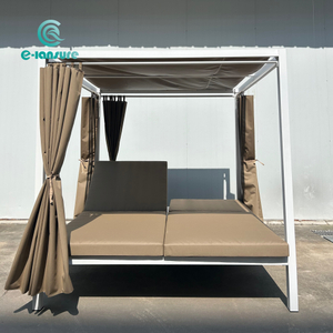 ສວນກາງແຈ້ງອາລູມີນຽມກອບກາງເວັນກັບຜ້າມ່ານ Khaki ຕຽງນອນທີ່ມີເບາະອ່ອນໆສໍາລັບສະລອຍນ້ໍາ