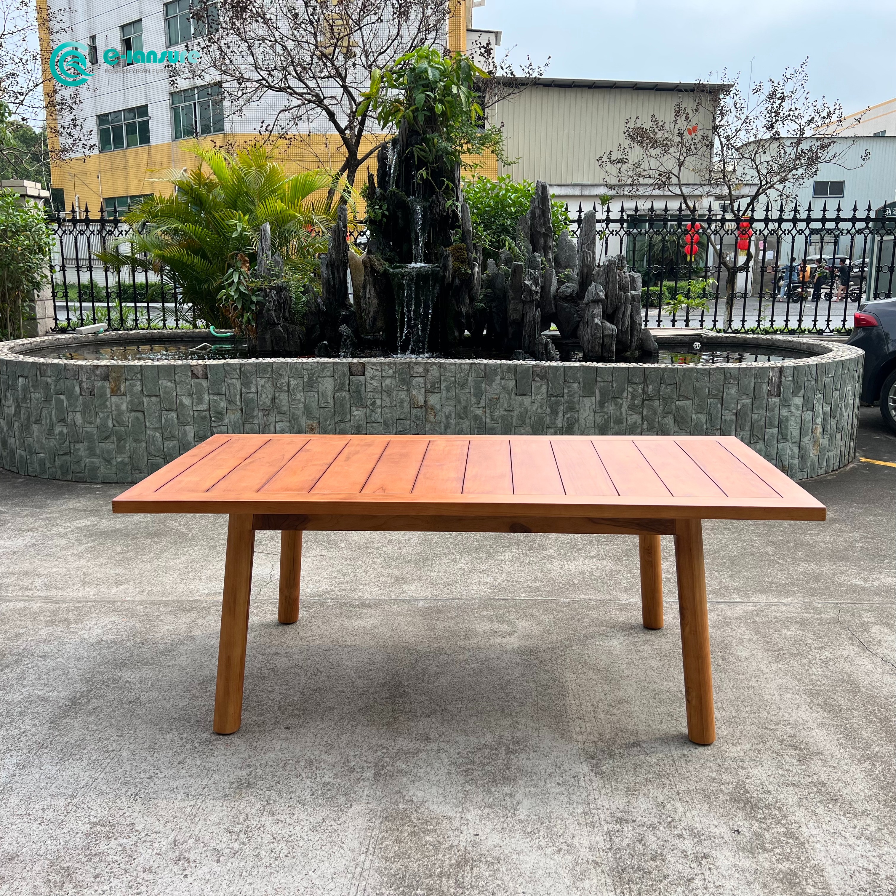 Utend&oslash;rs teak rektangel spisebord Slitesterkt spisebord med vevd taustol