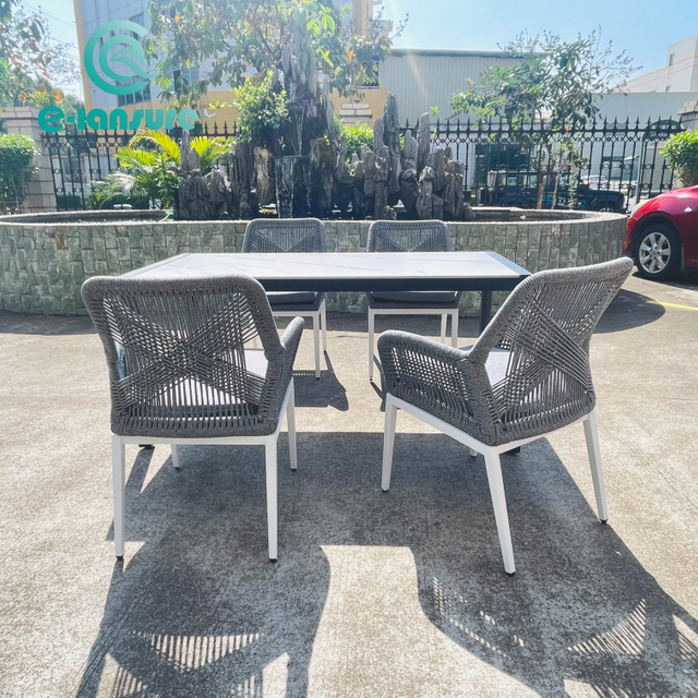 Kursi Makan Tali Abu-abu Bingkai Aluminium Luar Ruangan Gaya Sederhana dengan Meja untuk Restoran Taman