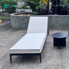 လက္ကား ပြင်ပ Sun Lounger Aluminum Frame Chaise Lounge Chair Poolside Sunbed နှင့် Hotel Resort အတွက် Tea Table Set